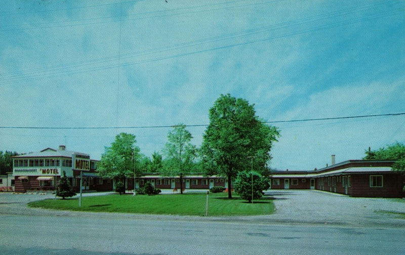 Pauls Motel of Bay City (Hammerbachers Motel) - 1959 Postcard